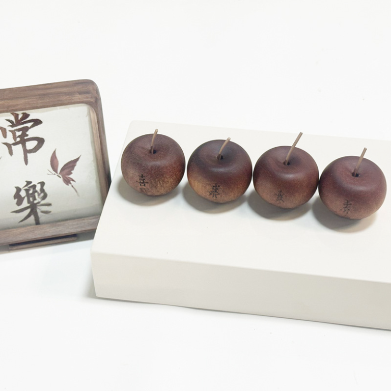 Custom Solid Wood Apple Diffuser Ornament, Walnut Beech Wood Car Aroma Diffuser, Engravable Wooden Fragrance Decor for Gift